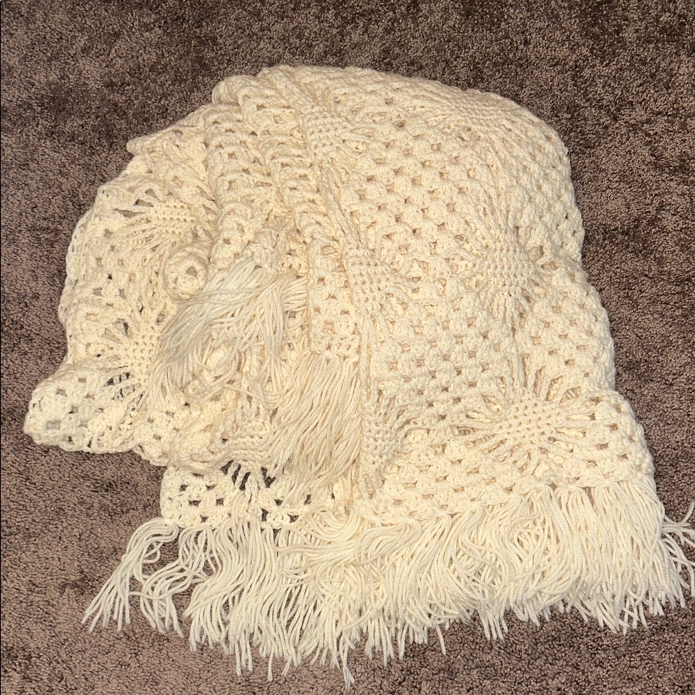 Primitive farmhouse style Peacock Alley white crocheted floral fringed blanket